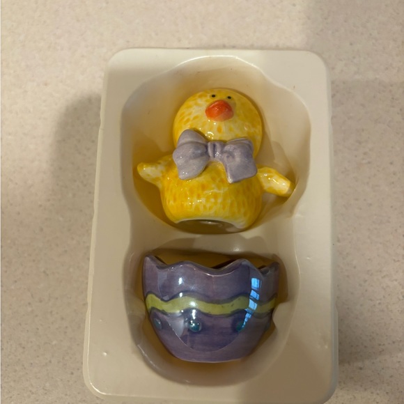 Vintage Easter Salt and Pepper Shakers - Picture 4 of 6
